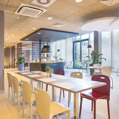 Готель Campanile